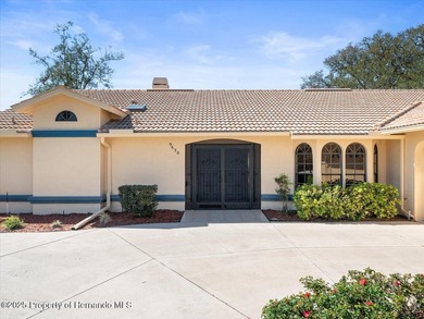 Located in Glen Lakes, this 1990 Alexander Boca Grande Deluxe on Glen Lakes Country Club in Florida - for sale on GolfHomes.com, golf home, golf lot