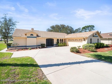 Located in Glen Lakes, this 1990 Alexander Boca Grande Deluxe on Glen Lakes Country Club in Florida - for sale on GolfHomes.com, golf home, golf lot