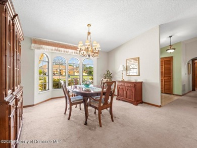 Located in Glen Lakes, this 1990 Alexander Boca Grande Deluxe on Glen Lakes Country Club in Florida - for sale on GolfHomes.com, golf home, golf lot