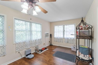 Motivated seller!! Updated & move-in ready! This 2,062 sq ft on Bella Vista Country Club - Highlands in Arkansas - for sale on GolfHomes.com, golf home, golf lot