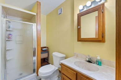 Motivated seller!! Updated & move-in ready! This 2,062 sq ft on Bella Vista Country Club - Highlands in Arkansas - for sale on GolfHomes.com, golf home, golf lot