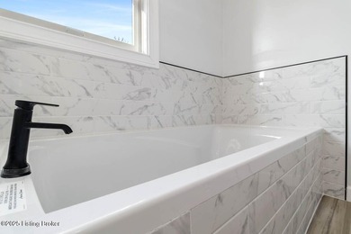 Welcome to 604 Lake Forest Parkway, a spacious home in one of on Lake Forest Country Club in Kentucky - for sale on GolfHomes.com, golf home, golf lot