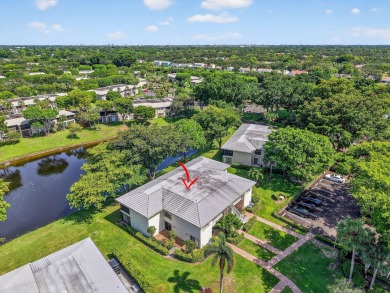 Elegant Country Club Living - Spacious 2-Bedroom + Den with Lake on Hunters Run Golf and Country Club in Florida - for sale on GolfHomes.com, golf home, golf lot
