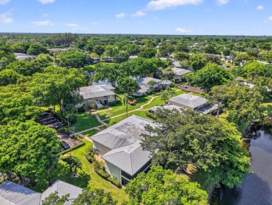 Elegant Country Club Living - Spacious 2-Bedroom + Den with Lake on Hunters Run Golf and Country Club in Florida - for sale on GolfHomes.com, golf home, golf lot