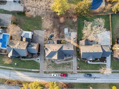 Welcome to 604 Lake Forest Parkway, a spacious home in one of on Lake Forest Country Club in Kentucky - for sale on GolfHomes.com, golf home, golf lot