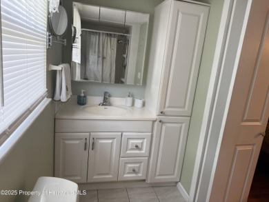 Welcome to this charming 2 bedroom, 2 bathroom home in the on High Point Golf Club, Inc. in Florida - for sale on GolfHomes.com, golf home, golf lot