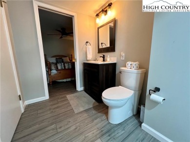 Turnkey updated 3BR/3BA Mountain Retreat with Stunning on Land Harbor Golf Course in North Carolina - for sale on GolfHomes.com, golf home, golf lot