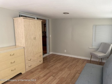 Welcome to this charming 2 bedroom, 2 bathroom home in the on High Point Golf Club, Inc. in Florida - for sale on GolfHomes.com, golf home, golf lot