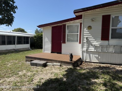 Welcome to this charming 2 bedroom, 2 bathroom home in the on High Point Golf Club, Inc. in Florida - for sale on GolfHomes.com, golf home, golf lot