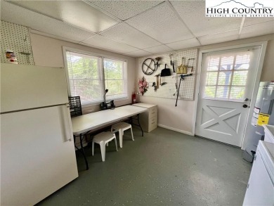 Turnkey updated 3BR/3BA Mountain Retreat with Stunning on Land Harbor Golf Course in North Carolina - for sale on GolfHomes.com, golf home, golf lot