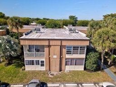 Amazing opportunity to own an underpriced condo in the vibrant on Kings Point Golf -Flanders Way in Florida - for sale on GolfHomes.com, golf home, golf lot