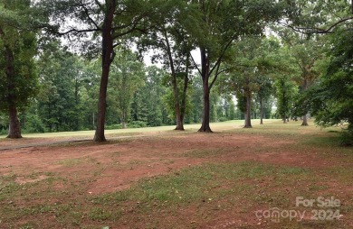 Immaculate inside & out. This beautiful very well-maintained on Lake Louise Golf Club in North Carolina - for sale on GolfHomes.com, golf home, golf lot