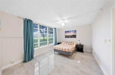 Beautiful condo in the exclusive Palm Aire Country Club. This on Palm-Aire Country Club and Resort - Palms in Florida - for sale on GolfHomes.com, golf home, golf lot