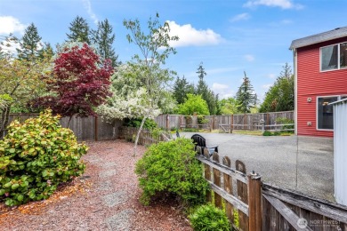 First time on the market! Welcome to this charming 3-bed, 2 on The Home Course in Washington - for sale on GolfHomes.com, golf home, golf lot