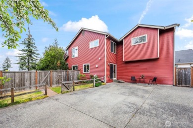 First time on the market! Welcome to this charming 3-bed, 2 on The Home Course in Washington - for sale on GolfHomes.com, golf home, golf lot