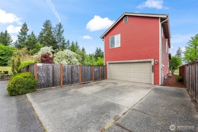 First time on the market! Welcome to this charming 3-bed, 2 on The Home Course in Washington - for sale on GolfHomes.com, golf home, golf lot