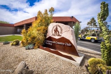 Expanded, custom 3BR, 2BA Macayo model on an enormous cul-de-sac on Sun Lakes Country Club in Arizona - for sale on GolfHomes.com, golf home, golf lot