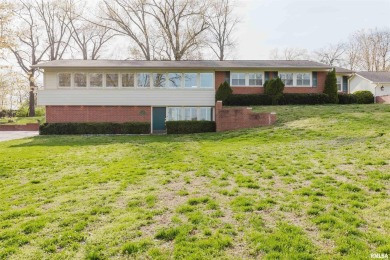 Welcome to Your Dream Home! This stunningly remodeled 3-bedroom on Shawnee Hills Country Club in Illinois - for sale on GolfHomes.com, golf home, golf lot