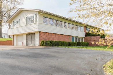 Welcome to Your Dream Home! This stunningly remodeled 3-bedroom on Shawnee Hills Country Club in Illinois - for sale on GolfHomes.com, golf home, golf lot
