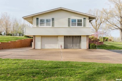 Welcome to Your Dream Home! This stunningly remodeled 3-bedroom on Shawnee Hills Country Club in Illinois - for sale on GolfHomes.com, golf home, golf lot