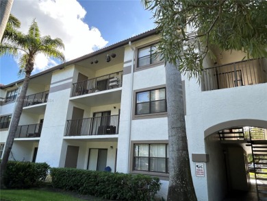 Excellent opportunity for an investor: unit rented at $ 1800.00 on Orangebrook Golf and Country Club in Florida - for sale on GolfHomes.com, golf home, golf lot