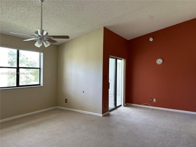 Excellent opportunity for an investor: unit rented at $ 1800.00 on Orangebrook Golf and Country Club in Florida - for sale on GolfHomes.com, golf home, golf lot