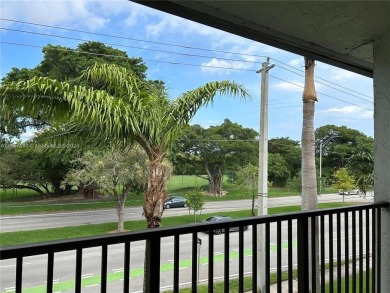 Excellent opportunity for an investor: unit rented at $ 1800.00 on Orangebrook Golf and Country Club in Florida - for sale on GolfHomes.com, golf home, golf lot