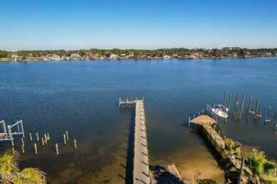 This beautifully updated 3-bedroom, 2-bathroom home is just a on Signal Hill Golf Course, Inc. in Florida - for sale on GolfHomes.com, golf home, golf lot