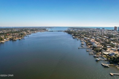This beautifully updated 3-bedroom, 2-bathroom home is just a on Signal Hill Golf Course, Inc. in Florida - for sale on GolfHomes.com, golf home, golf lot