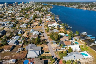 This beautifully updated 3-bedroom, 2-bathroom home is just a on Signal Hill Golf Course, Inc. in Florida - for sale on GolfHomes.com, golf home, golf lot