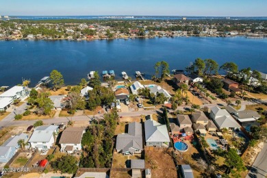 This beautifully updated 3-bedroom, 2-bathroom home is just a on Signal Hill Golf Course, Inc. in Florida - for sale on GolfHomes.com, golf home, golf lot