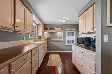 MILLION DOLLAR VIEWS of Mt. Rainier, Mt. Adams and downtown on The Yakima Country Club in Washington - for sale on GolfHomes.com, golf home, golf lot