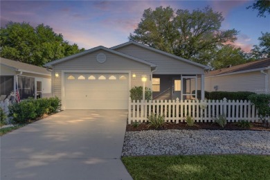 BOND PAID! TURNKEY! Welcome to this charming 2-bedroom, 2-bath on The Links of Spruce Creek in Florida - for sale on GolfHomes.com, golf home, golf lot