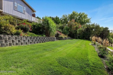 MILLION DOLLAR VIEWS of Mt. Rainier, Mt. Adams and downtown on The Yakima Country Club in Washington - for sale on GolfHomes.com, golf home, golf lot
