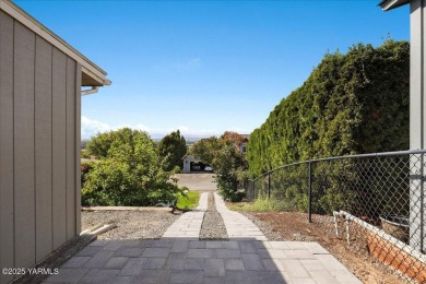 MILLION DOLLAR VIEWS of Mt. Rainier, Mt. Adams and downtown on The Yakima Country Club in Washington - for sale on GolfHomes.com, golf home, golf lot
