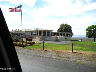 MILLION DOLLAR VIEWS of Mt. Rainier, Mt. Adams and downtown on The Yakima Country Club in Washington - for sale on GolfHomes.com, golf home, golf lot