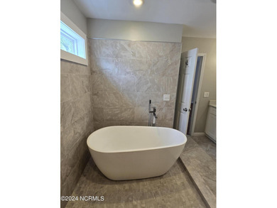 A beautiful, well maintained home in (Southport) BSL area. This on The Lakes Country Club in North Carolina - for sale on GolfHomes.com, golf home, golf lot