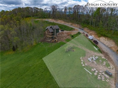 EASY BUILD, MOUNTAIN VIEWS - LOT WR72 is located in the gated on Elk River Club in North Carolina - for sale on GolfHomes.com, golf home, golf lot
