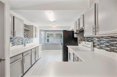 Beautiful Golf home in SANDPIPER GOLF AND COUNTRY CLUB!! 55+ on Sandpiper Golf Club in Florida - for sale on GolfHomes.com, golf home, golf lot