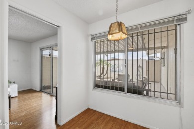 Come see this beautifully maintained 2-bedroom, 2-bath patio on Sun City-Willow Creek / Willow Brook  in Arizona - for sale on GolfHomes.com, golf home, golf lot