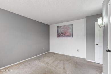 Come see this beautifully maintained 2-bedroom, 2-bath patio on Sun City-Willow Creek / Willow Brook  in Arizona - for sale on GolfHomes.com, golf home, golf lot