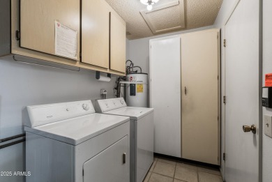 Come see this beautifully maintained 2-bedroom, 2-bath patio on Sun City-Willow Creek / Willow Brook  in Arizona - for sale on GolfHomes.com, golf home, golf lot