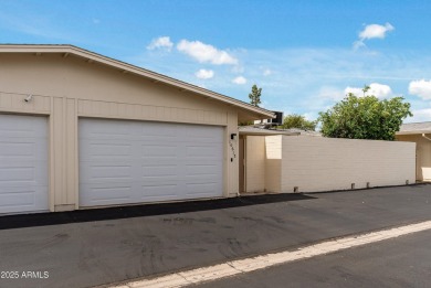 Come see this beautifully maintained 2-bedroom, 2-bath patio on Sun City-Willow Creek / Willow Brook  in Arizona - for sale on GolfHomes.com, golf home, golf lot