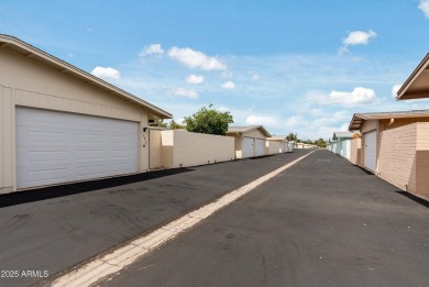 Come see this beautifully maintained 2-bedroom, 2-bath patio on Sun City-Willow Creek / Willow Brook  in Arizona - for sale on GolfHomes.com, golf home, golf lot