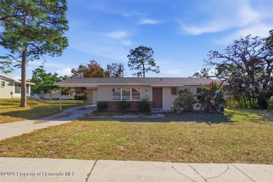 Move right into this thoughtfully updated 2 bedroom, 1.5 on Oak Hills Country Club in Florida - for sale on GolfHomes.com, golf home, golf lot