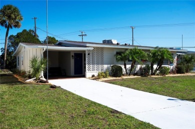 Beautifully remodeled home in Sun City Center! This 2-bedroom on North Lakes Golf Course in Florida - for sale on GolfHomes.com, golf home, golf lot