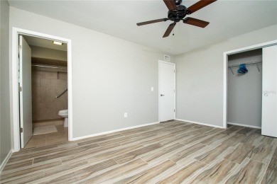 Beautifully remodeled home in Sun City Center! This 2-bedroom on North Lakes Golf Course in Florida - for sale on GolfHomes.com, golf home, golf lot