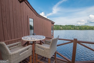 LAKEFRONT LIVING IN THE HEART OF PEACHTREE CITY! Fully furnished on Canongate At Flat Creek Club in Georgia - for sale on GolfHomes.com, golf home, golf lot