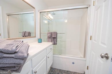 LAKEFRONT LIVING IN THE HEART OF PEACHTREE CITY! Fully furnished on Canongate At Flat Creek Club in Georgia - for sale on GolfHomes.com, golf home, golf lot