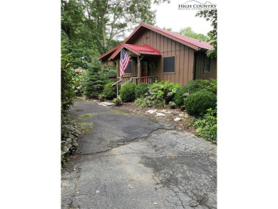 Welcome to this beautifully updated year-round home in Linville on Land Harbor Golf Course in North Carolina - for sale on GolfHomes.com, golf home, golf lot